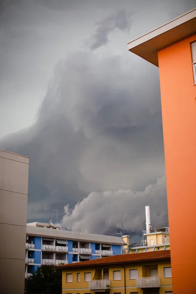 Una Enorme Nube Antes Huracán Ciudad — Foto de Stock