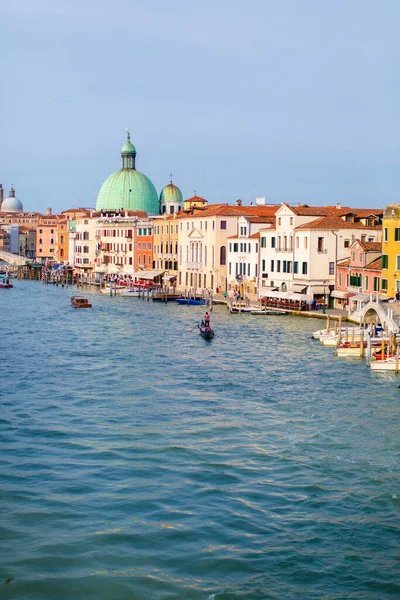 Kilátás Velencei Csatorna Csónakokkal — Stock Fotó