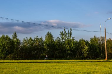 Doğa ve insan şehir dışında.