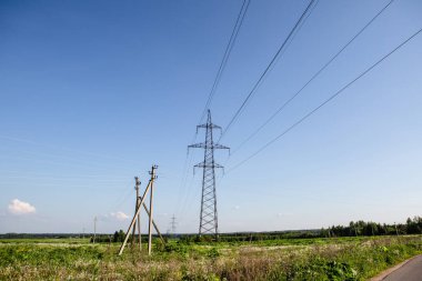 Doğadaki elektrik hatlarının kutupları