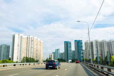 Şehirde ulaşımlı bir yol
