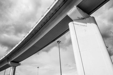 Köprünün alt görüntüsü