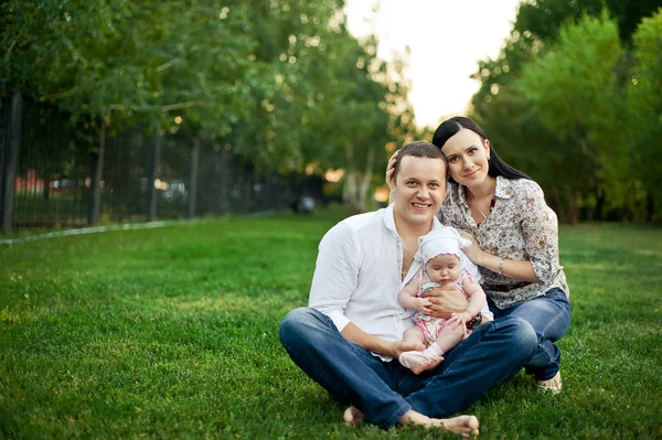 Bonne Famille Mère Père Fille Enfant Joyeux Jeune Famille Passer — Photo