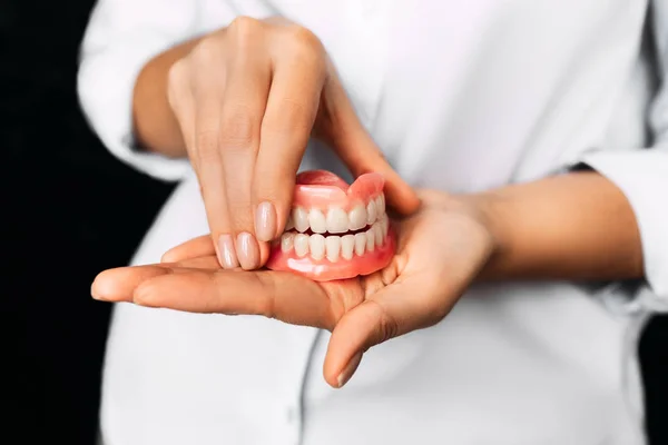 Dentist Holding Dentures His Hands Dental Prosthesis Hands Doctor Close — Stock Photo, Image