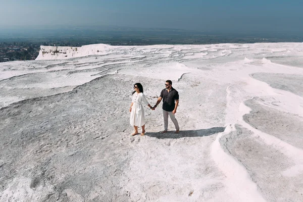 Pareja Pamukkale Hombre Mujer Viajando Pareja Enamorada Caminando Viajar Turquía — Foto de Stock