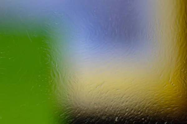 在肥皂泡中形成的奇怪抽象形状的细节 用自然光和长期暴露照明 形成光迹 — 图库照片