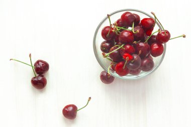 Olgun kokulu kirazlar.