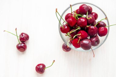 Olgun kokulu kirazlar.