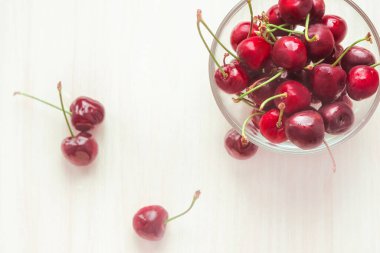 Olgun kokulu kirazlar.