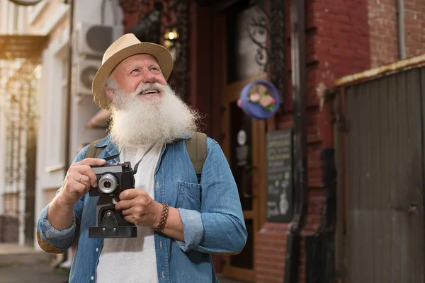 Senior Man Kameran Fotografi Resor Koncept — Stockfoto