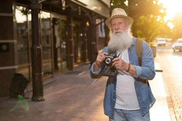 Senior Man Kameran Fotografi Resor Koncept — Stockfoto