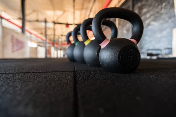 Fila Pesi Kettlebell Girya Peso Palestra Concetto Fitness Stile Vita — Foto Stock