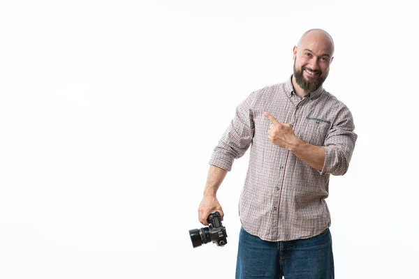 Fotografo barbuto su sfondo bianco — Foto Stock