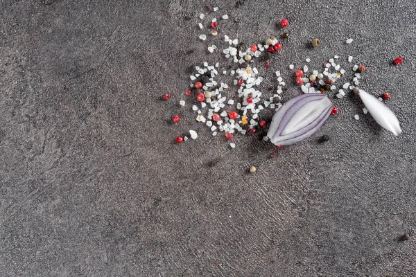 Fondo alimenticio. Verduras frescas de granjero en mesa de beton oscuro. Espacio para texto . —  Fotos de Stock