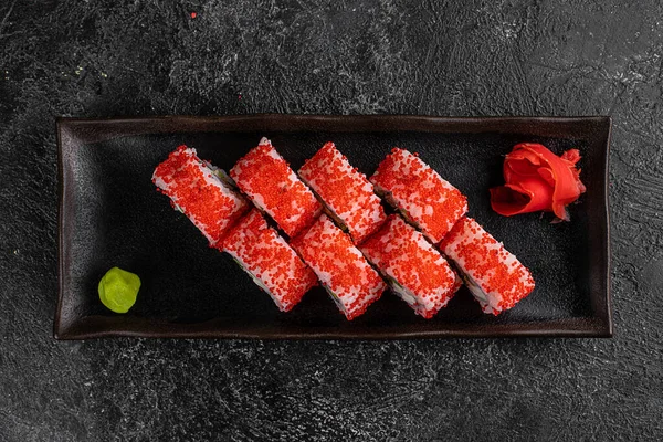 Sushi Rollen Philadelphia Roll Met Verse Vis Komkommer Avocado Roomkaas — Stockfoto