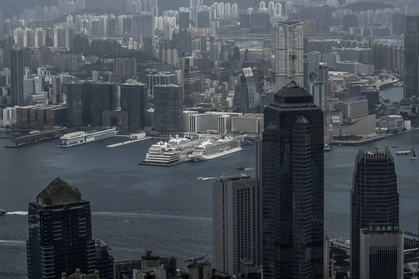 2019年4月24日 香港的船只及建筑物 — 图库照片