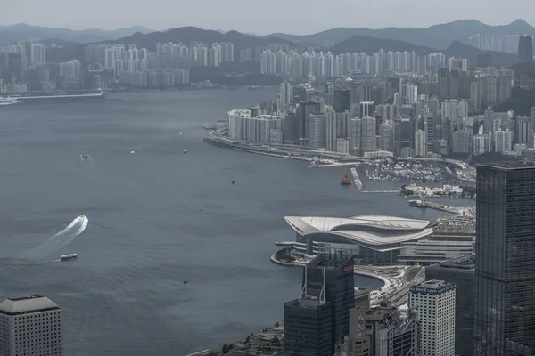 2019年4月24日 香港的船只及建筑物 — 图库照片