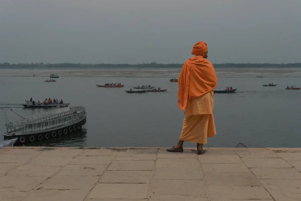 インドでの宗教的なお祝いの日の男 — ストック写真