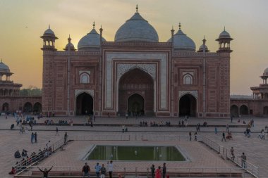 Şehirdeki antik tapınaklar.