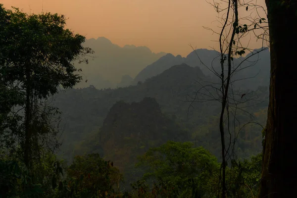 Vue Fascinante Sur Les Montagnes Dans Brouillard — Photo