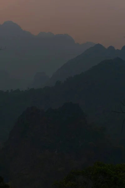 Vue Fascinante Sur Les Montagnes Dans Brouillard — Photo