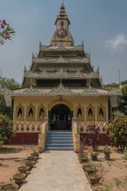 Harabeleri olan antik müze kalesi.