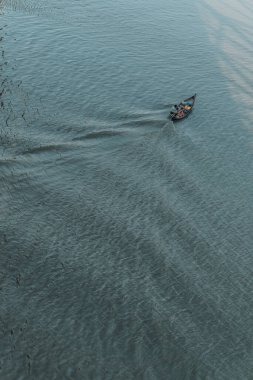 Gölde kayık gezisi.