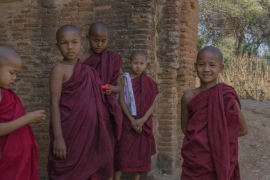 Angkor Wat, Kamboçya tapınağındaki Budist rahipler