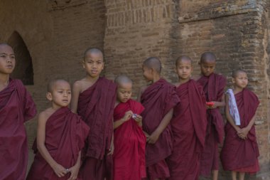 Angkor Wat, Kamboçya tapınağındaki Budist rahipler