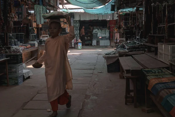 Chinois Vendant Des Marchandises Dans Rue — Photo