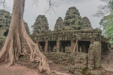 Harabeleri olan antik müze binaları
