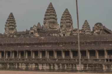 Harabeleri olan antik müze binaları