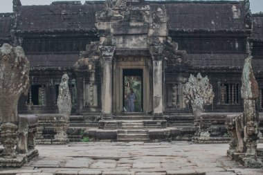 Harabeleri olan antik müze binaları