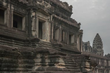 Harabeleri olan antik müze binaları