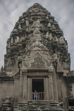 Harabeleri olan antik müze binaları