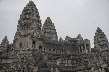 Harabeleri olan antik müze kalesi.