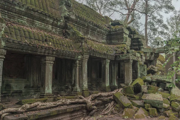 遺跡のある古代のグランジの建物 — ストック写真