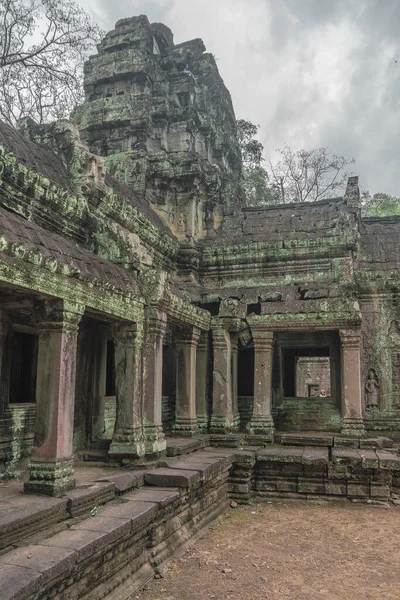 遺跡のある古代のグランジの建物 — ストック写真