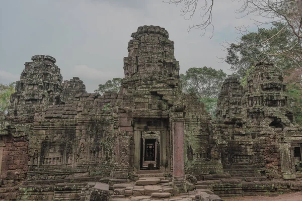 遺跡のある古代のグランジの建物 — ストック写真