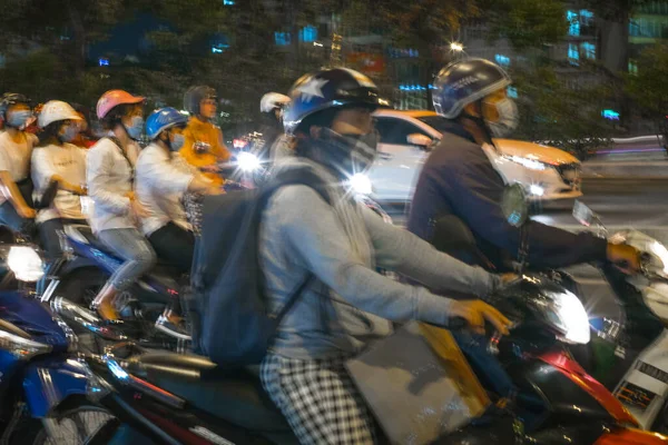 Multitud Personas Con Motocicletas Cruzando Por Noche Bangkok Tailandia — Foto de Stock