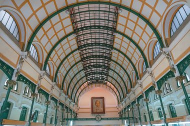 Eski katedral binasının içi.