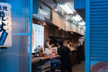 8 Nisan 2019: Tokyo, Japonya 'daki insanlar 