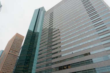 Şehirde modern binalar ve gökdelenler