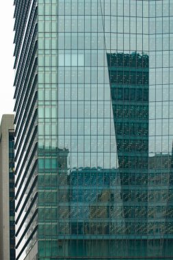 Şehirde modern binalar ve gökdelenler