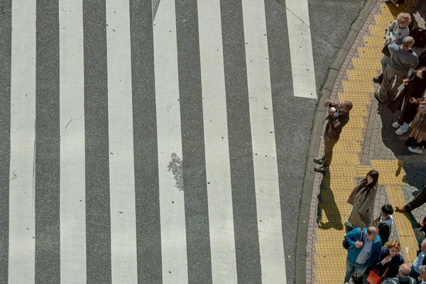 Piéton Traversant Rue Ville Avec Les Gens — Photo