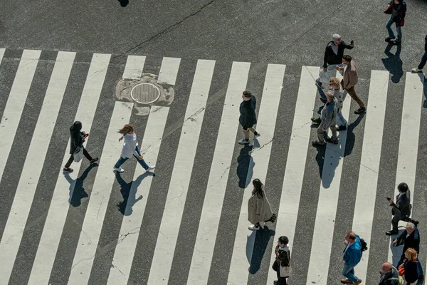 Uitzicht Straat Met Mensen Oversteekplaats — Stockfoto