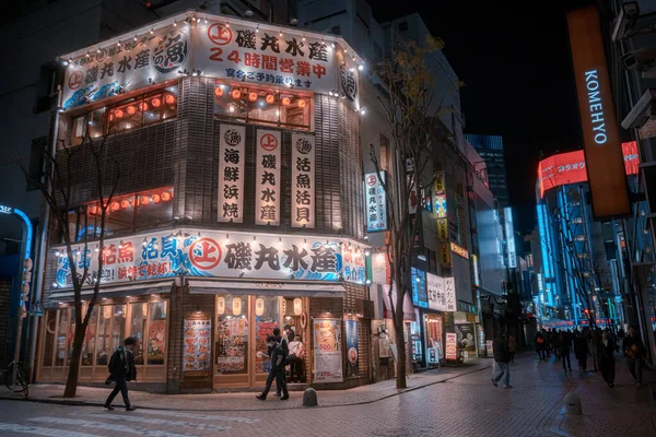 Gece Vakti Çin Caddesinde Binaların Insanların Görüntüsü — Stok fotoğraf