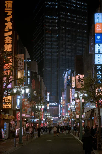 Gece Vakti Çin Caddesinde Binaların Insanların Görüntüsü — Stok fotoğraf