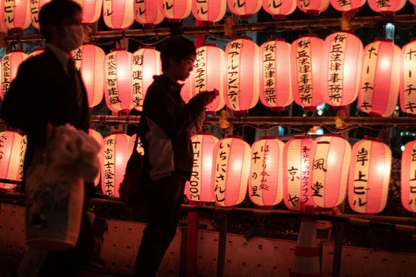 8 Nisan 2019: Tokyo, Japonya 'daki insanlar 