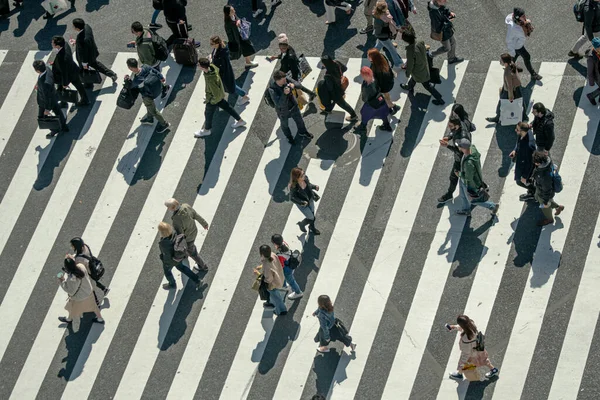 Blick Auf Die Straße Mit Menschen Der Kreuzung — Stockfoto